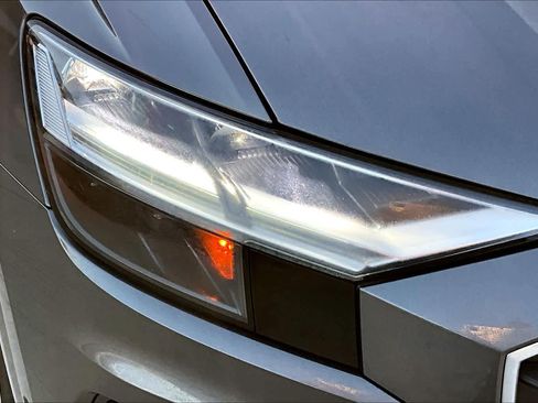 Used 2022 Audi Q8 Premium Plus image 28