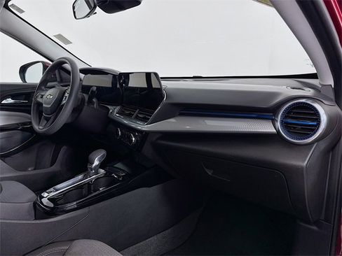 Used 2025 Chevrolet Trax LT image 27