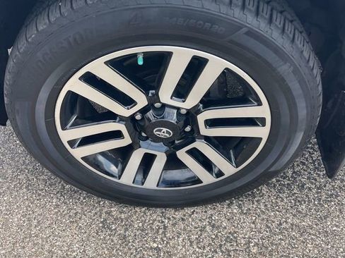 Used 2017 Toyota 4Runner Limited w/ Four Season Floor Mat Package AWD/4WD image 10