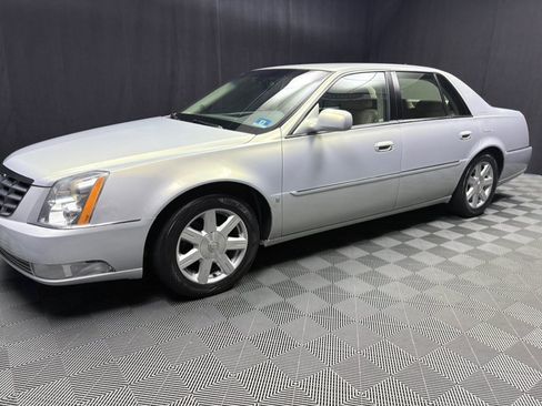 Used 2007 Cadillac DTS w/ Trunk Convenience Package FWD image 16
