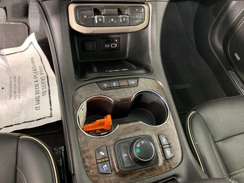 Used 2023 GMC Acadia Denali w/ Denali Technology Package FWD image 26