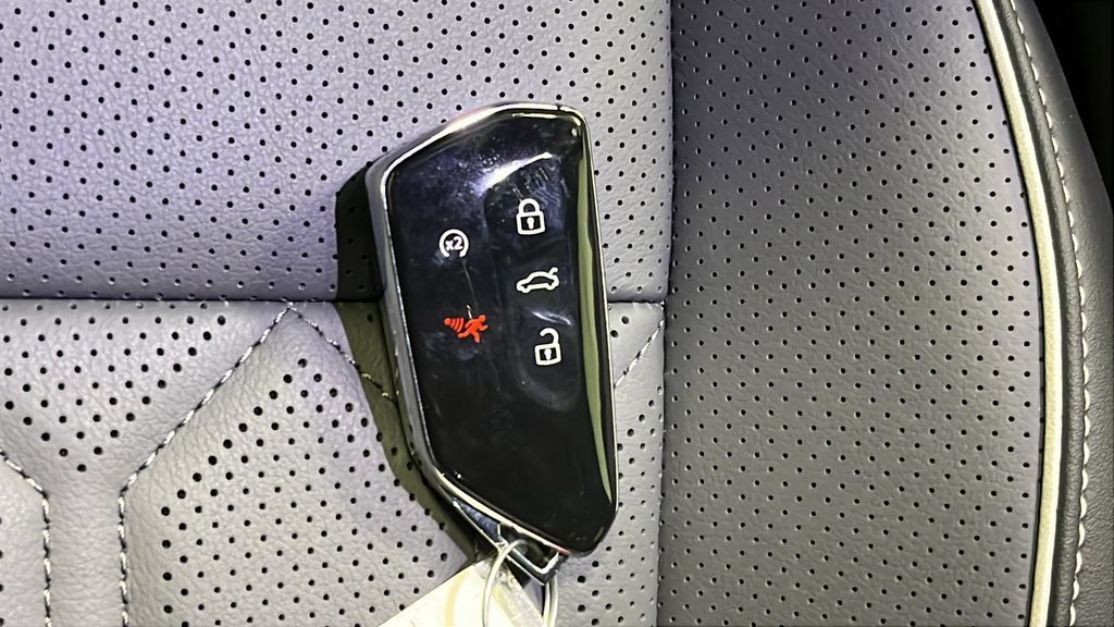 Used 2026 Volkswagen Tiguan SEL R-Line AWD/4WD image 21