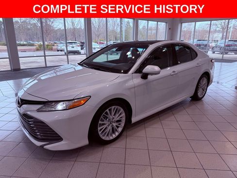 Used 2018 Toyota Camry XLE image 3