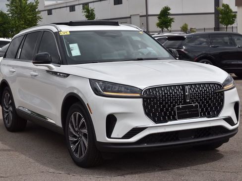 New 2026 Lincoln Aviator 2WD image 3