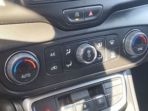 Used 2024 GMC Terrain SLE w/ Driver Convenience Package image 20