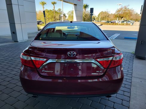 Used 2017 Toyota Camry XLE image 5