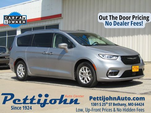 Used 2021 Chrysler Pacifica Touring-L FWD image 1