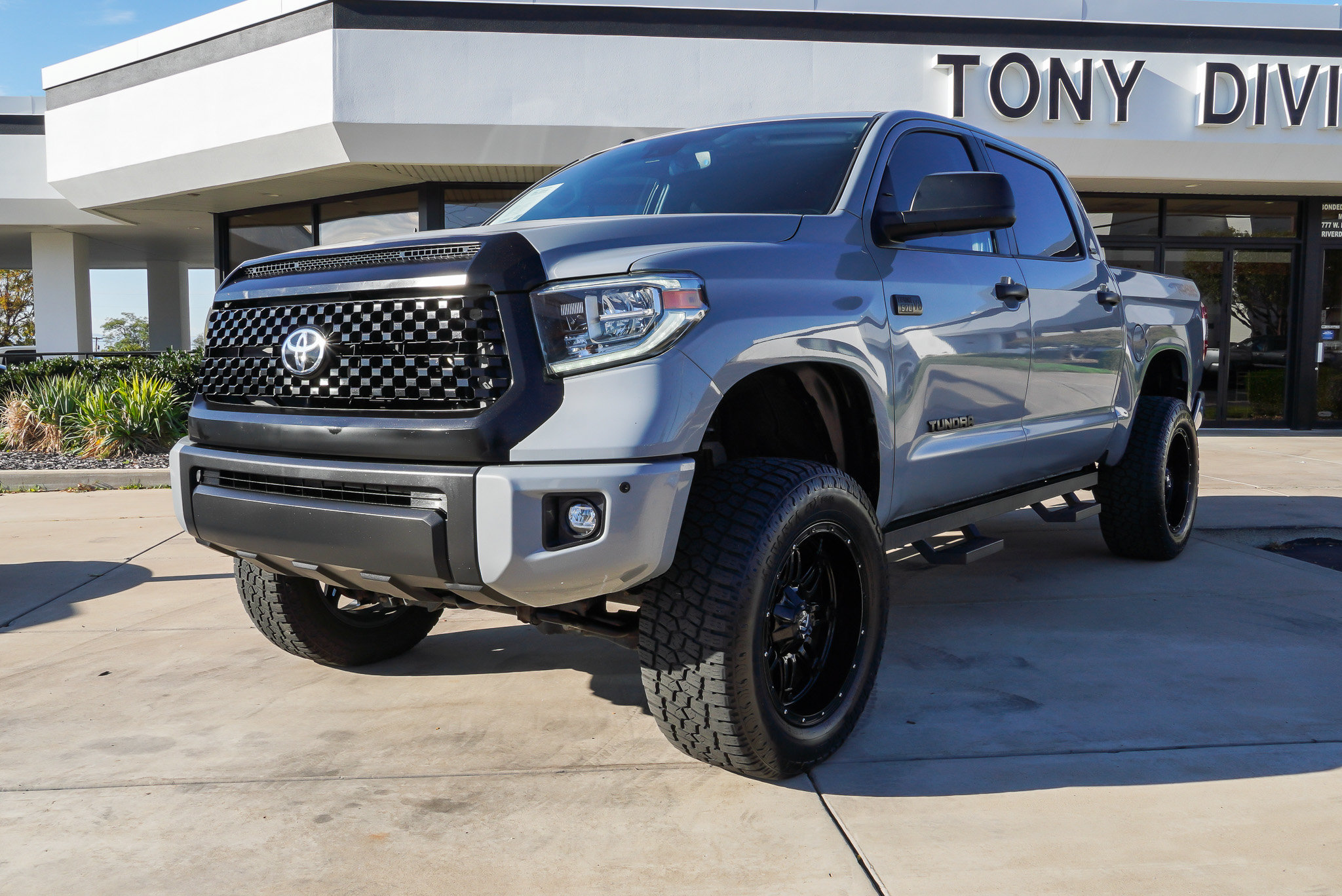 Used 2018 Toyota Tundra SR5 AWD/4WD image 4