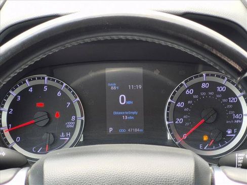 Used 2020 Toyota Highlander LE FWD image 11