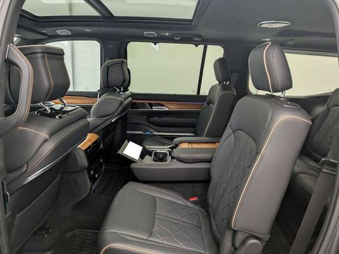 Used 2024 Jeep Grand Wagoneer Series III image 20