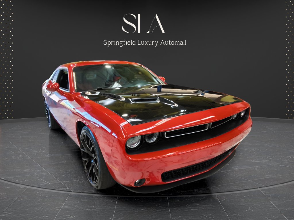 Used 2017 Dodge Challenger R/T RWD image 1