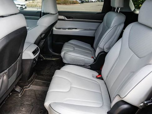 Used 2024 Hyundai Palisade SEL FWD image 16