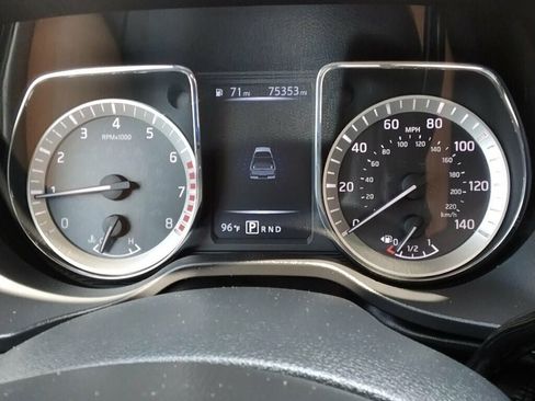 Used 2018 Nissan Titan SV RWD image 9