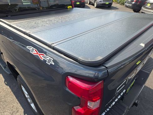Used 2022 Chevrolet Silverado 1500 LT AWD/4WD image 17
