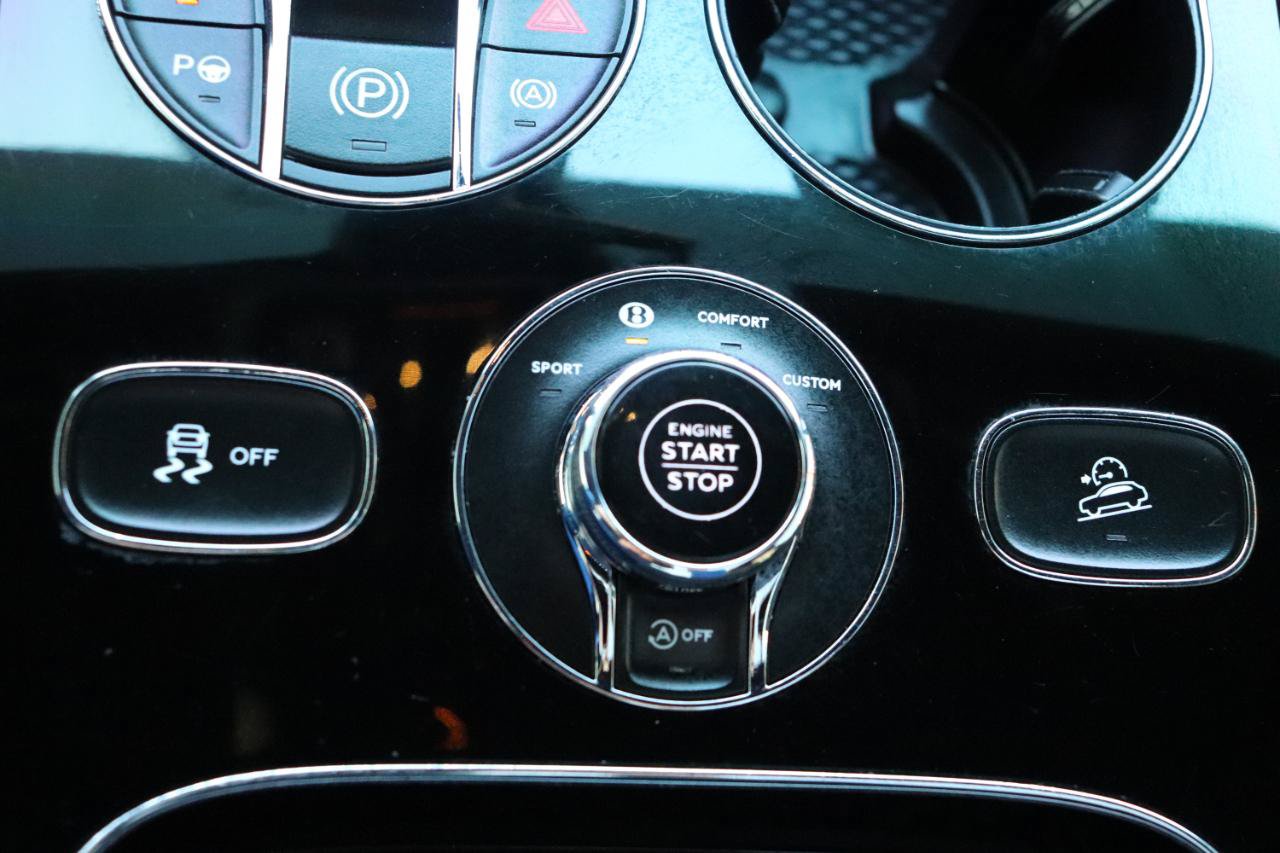 Used 2018 Bentley Bentayga AWD/4WD image 54