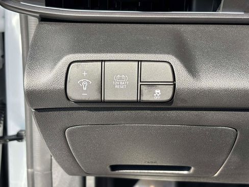 Used 2025 Hyundai Elantra SEL image 16