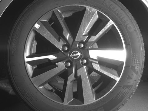 Used 2025 Nissan Versa SV FWD image 14