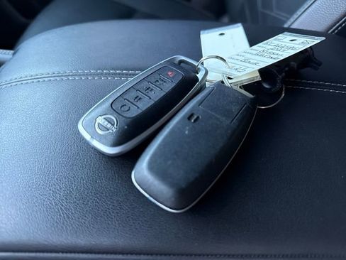 Used 2024 Nissan Pathfinder Platinum w/ Lighting Package (N93) image 34