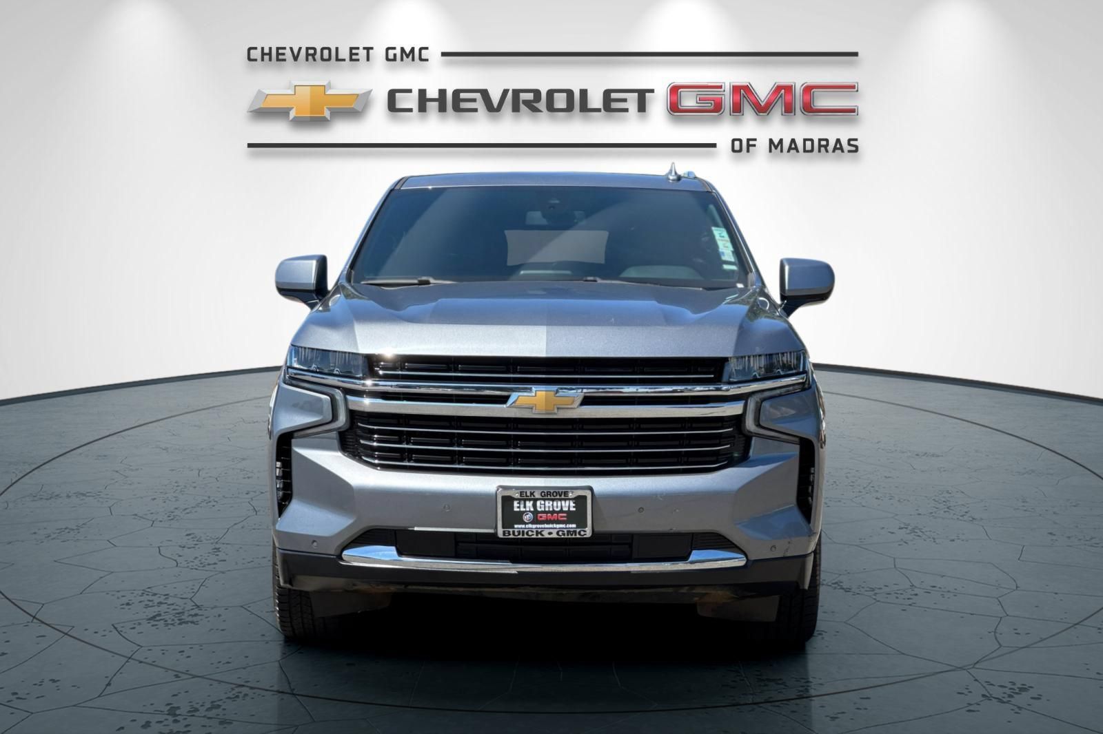 Used 2022 Chevrolet Suburban LT AWD/4WD image 8