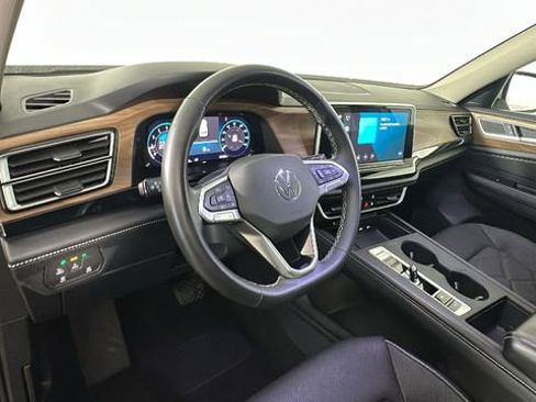 Used 2024 Volkswagen Atlas SE AWD/4WD image 14