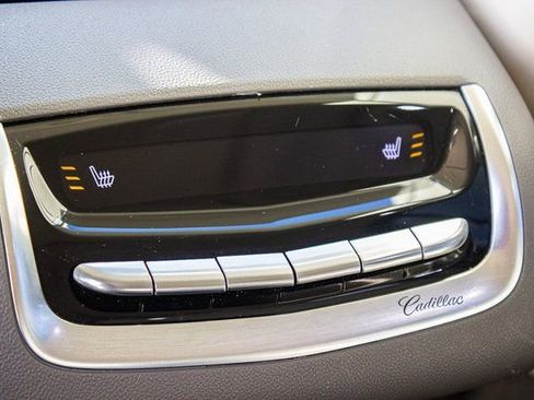 Used 2022 Cadillac XT6 Premium Luxury image 19