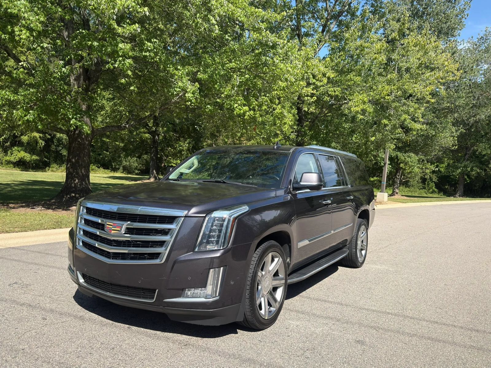 Used 2018 Cadillac Escalade ESV Luxury RWD image 4
