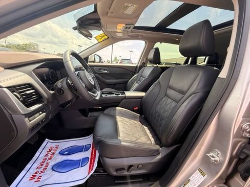 Certified 2023 Nissan Rogue Platinum w/ Platinum Premium Package AWD/4WD image 14