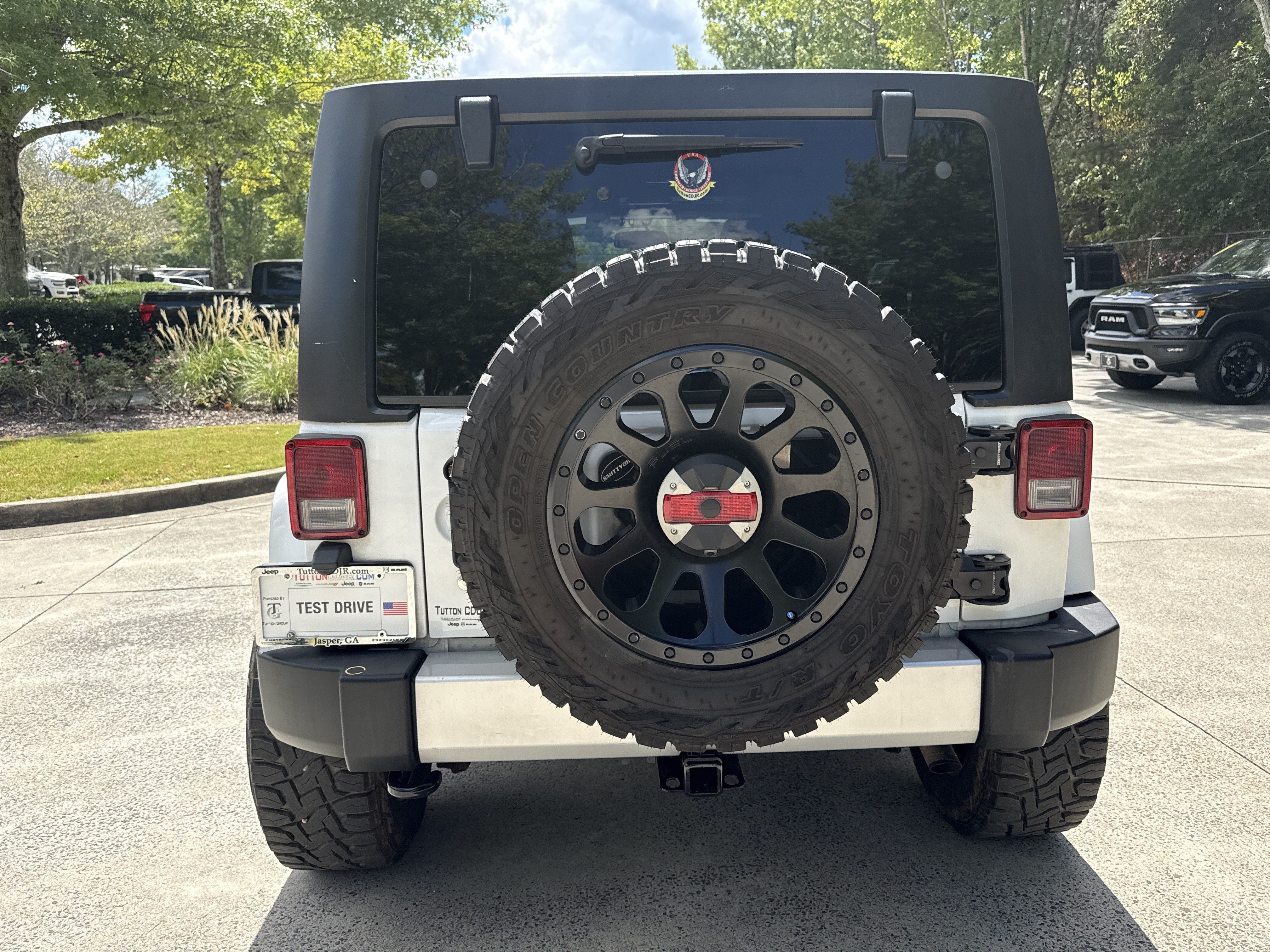 Used 2013 Jeep Wrangler Unlimited Sahara w/ Dual Top Group AWD/4WD image 6