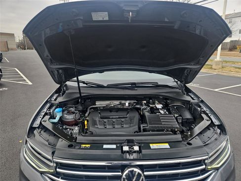 Certified 2024 Volkswagen Tiguan SE image 10