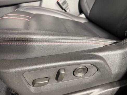 Used 2025 Chevrolet Suburban RST image 24