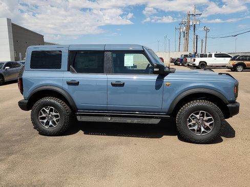 New 2025 Ford Bronco Badlands image 5