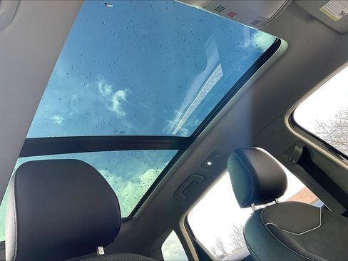 Certified 2024 Volkswagen Taos SE w/ Panoramic Sunroof Package image 29