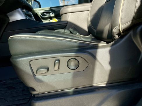 Used 2022 GMC Yukon SLT w/ SLT Luxury Package image 14