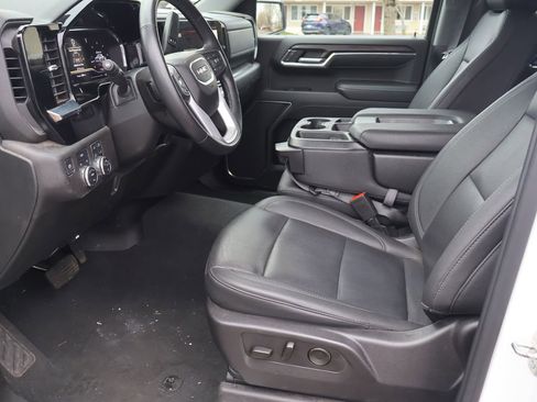 Used 2024 GMC Sierra 1500 SLT image 4