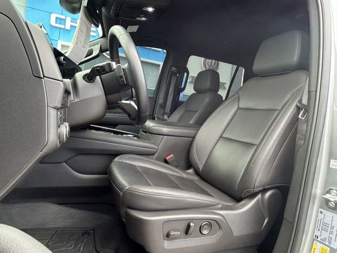 Used 2025 Chevrolet Tahoe Z71 AWD/4WD image 12