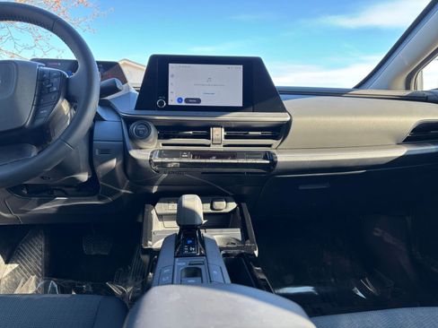 Used 2025 Toyota Prius LE image 18