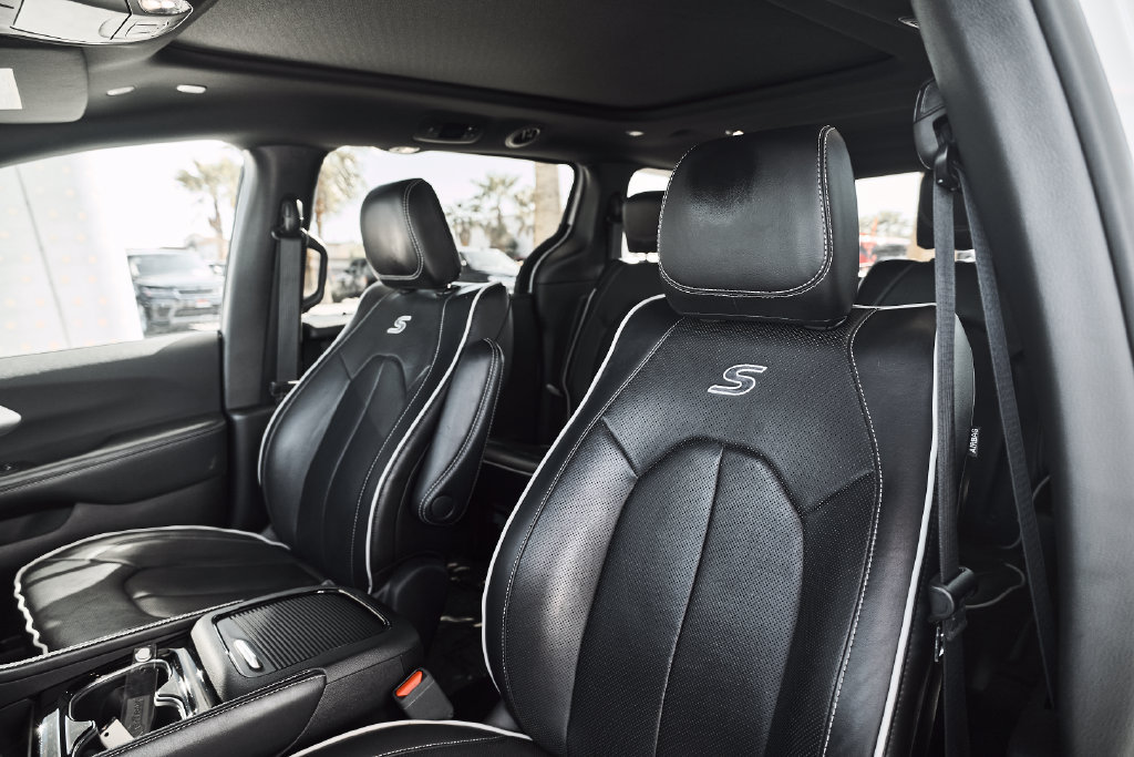 Used 2025 Chrysler Pacifica Limited FWD image 20