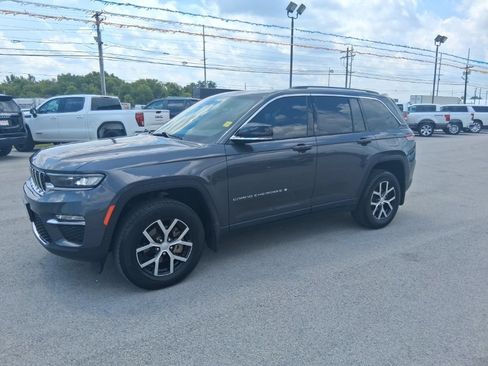 Used 2023 Jeep Grand Cherokee Limited AWD/4WD image 12