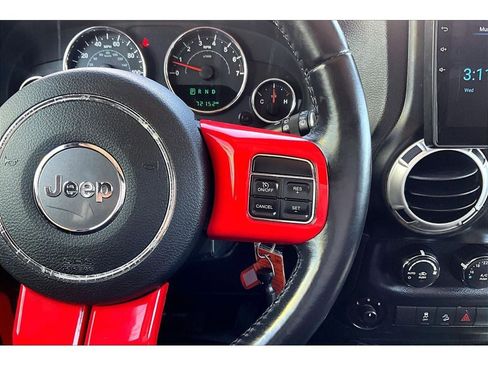 Used 2017 Jeep Wrangler Unlimited Sahara w/ Dual Top Group AWD/4WD image 22