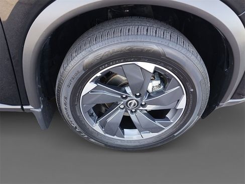 Used 2024 Nissan Rogue SV image 16