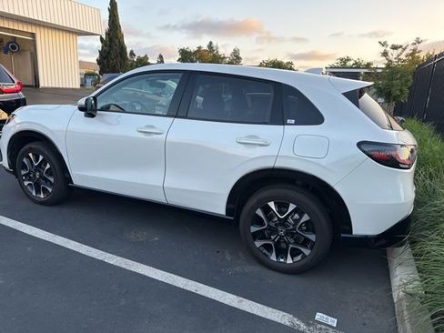 Certified 2026 Honda HR-V EX-L image 3