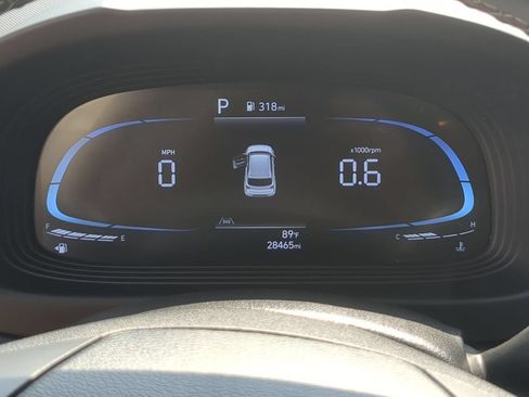Used 2025 Hyundai Venue SEL FWD image 16