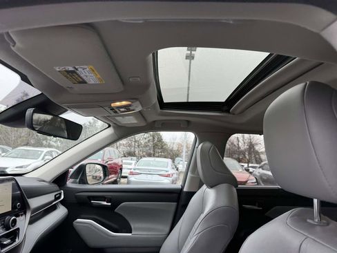 Used 2023 Toyota Highlander XLE image 21
