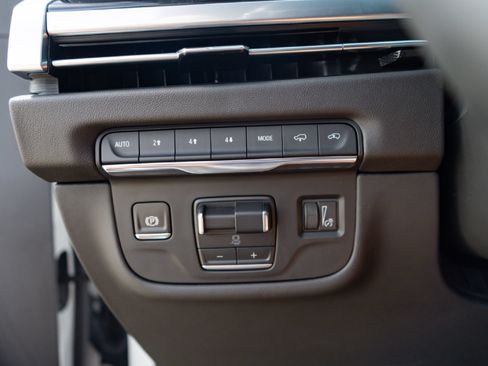 Used 2025 Cadillac Escalade Sport w/ Touring Package AWD/4WD image 20