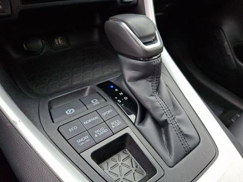 Used 2023 Toyota RAV4 XLE Premium image 16