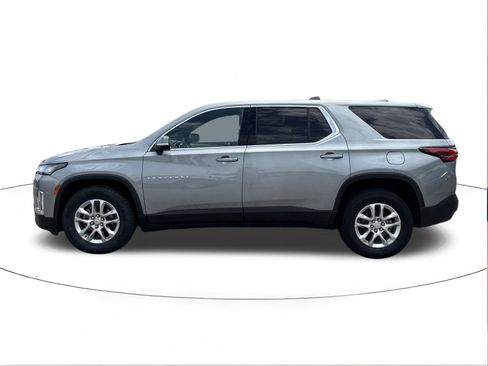 Used 2023 Chevrolet Traverse LS w/ Safety Package FWD image 6