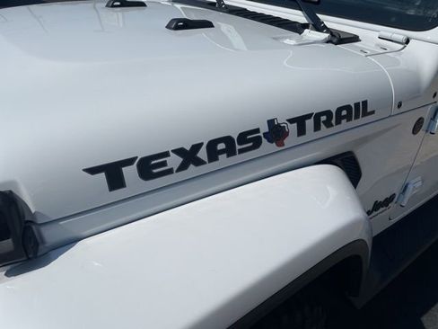 New 2025 Jeep Gladiator Sport image 4