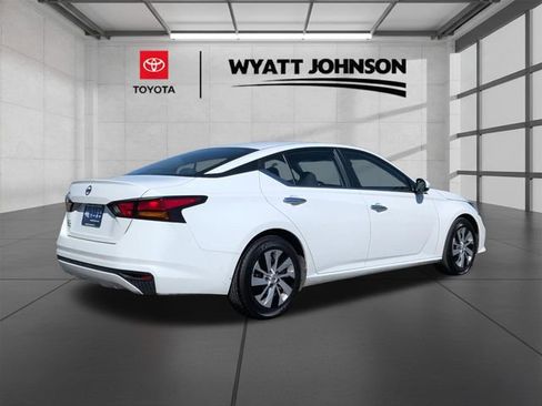 Used 2022 Nissan Altima 2.5 S image 5