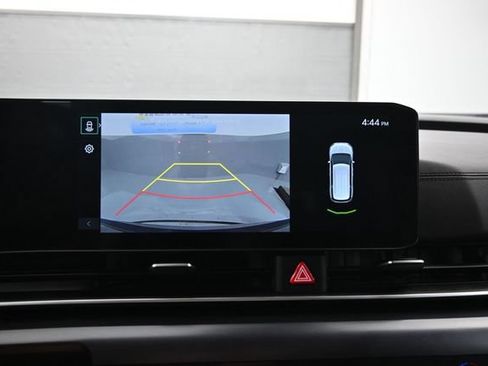 Used 2025 Kia Carnival FWD image 19