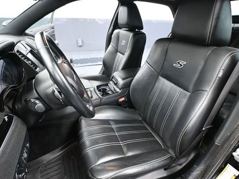 Used 2018 Chrysler 300 S image 23